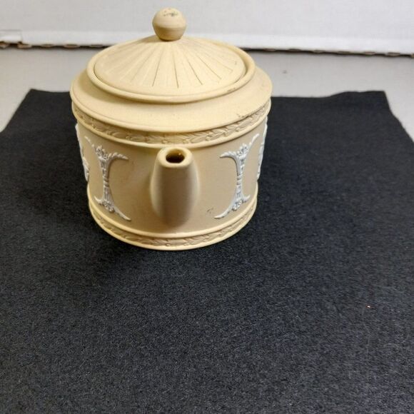 Vintage Wedgwood Jasperware Miniature Teapot & Lid Cottagecore Grandmacore Mini - Picture 2 of 6
